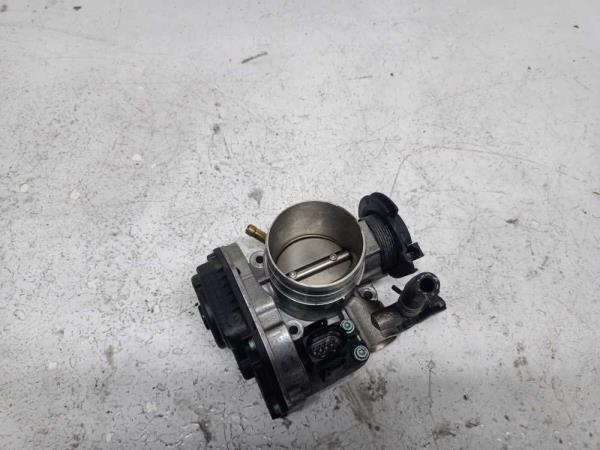 BOITIER PAPILLON VW/AUDI/SEAT/SKODA 1.6i 1.8i - Vue 2